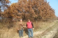 Михайло Шемякін і Юрій Єлісавеко на родинно-клоновій плантації дуба звичайного.