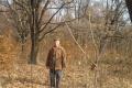 Михайло Шемякін на клоновій плантації дуба звичайного, створеній Василем Білоусом.