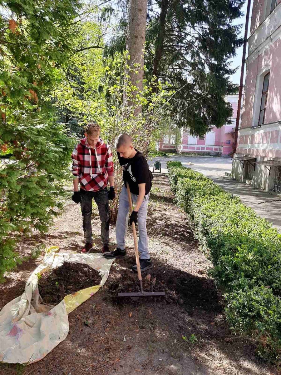 Традиційне весняне прибирання